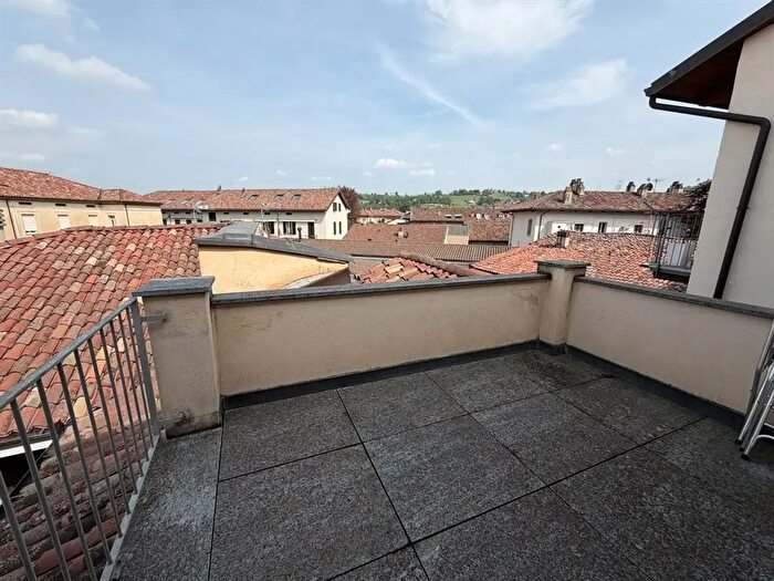 Appartamento quadrilocale in affitto in Via Manzoni, Alba