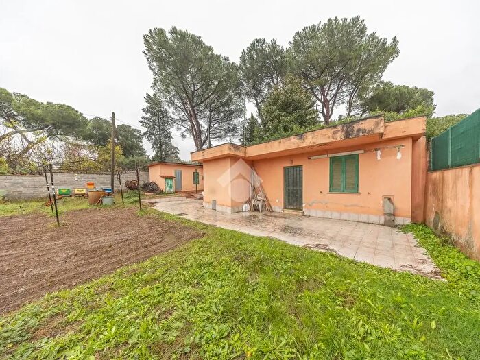 Casa bilocale in vendita in Via Fermignano, Roma