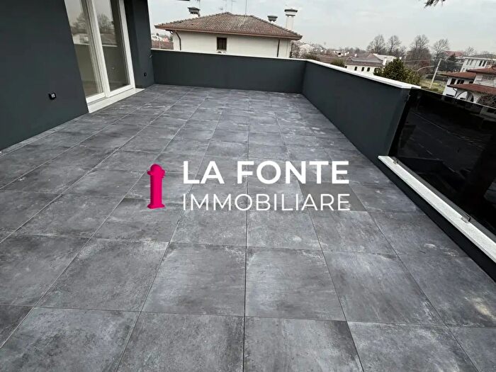 Appartamento quadrilocale in vendita in Via Capeleo, Stra