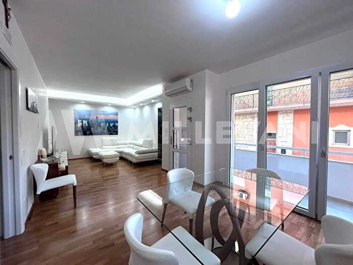 Casa con 6 locali in vendita in Via Enna, Pozzallo