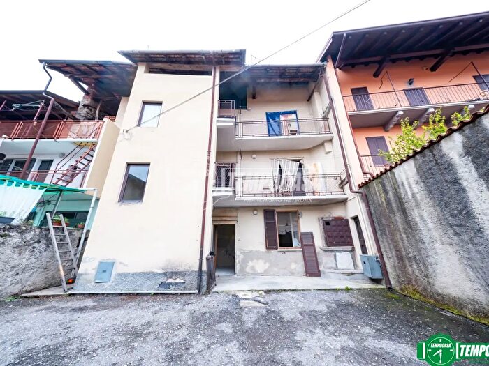 Casa con 6 locali in vendita in Via Guglielmo Marconi, Paruzzaro