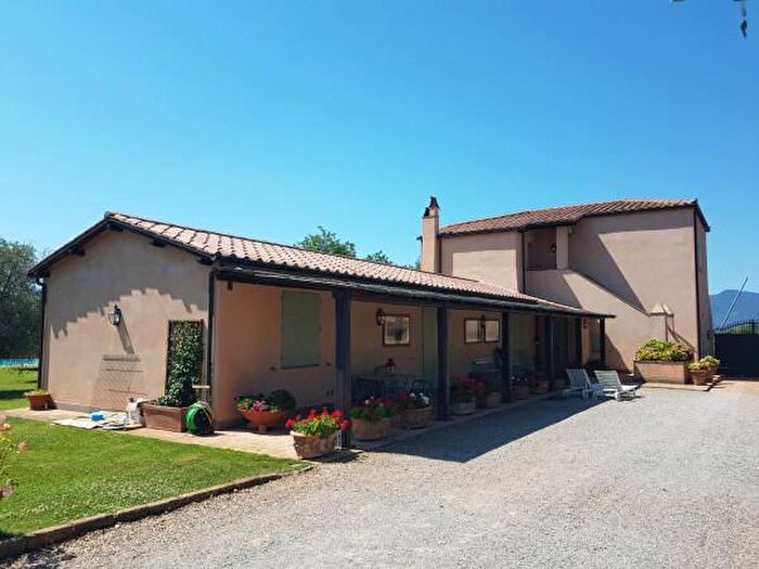 Casa con 6 locali in affitto in Orbetello