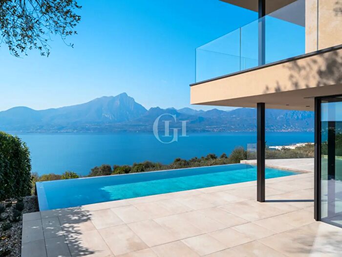 Casa con 6 locali in vendita in Torri Del Benaco