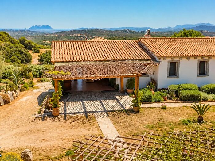Casa con 12 locali in vendita in VmrMr Snc, Telti
