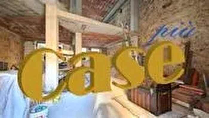 Casa con 7 locali in vendita in Camaiore