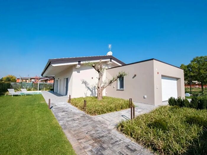 Casa con 5 locali in vendita in Via dei Mandorli, Affi