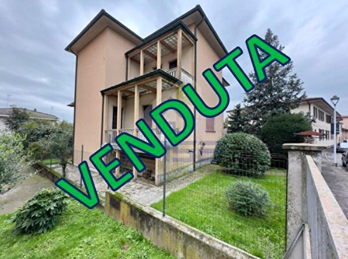 Casa con 6 locali in vendita in Via Mazzini, Soresina
