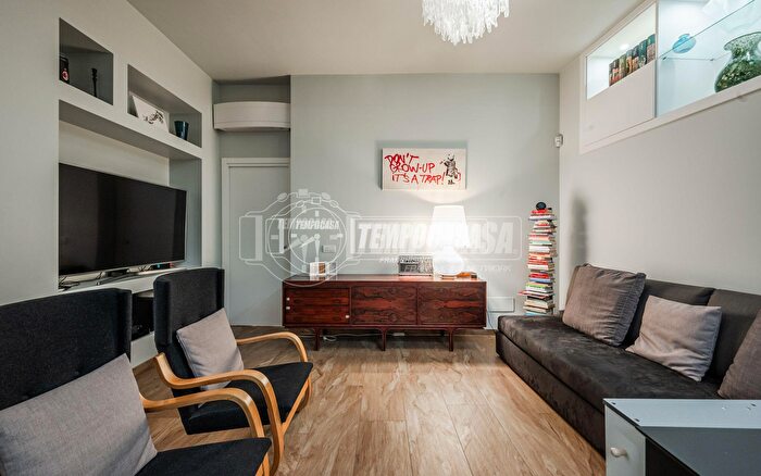 Appartamento trilocale in vendita in Via San Luca, Milano