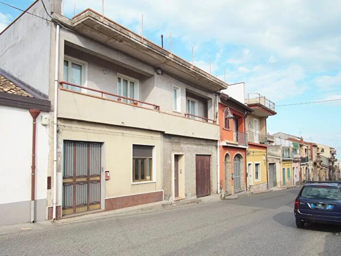Appartamento con 5 locali in vendita in Via Lapide Nuova, Calatabiano