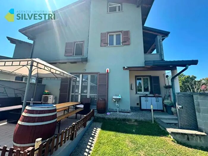 Appartamento trilocale in vendita in Casaleggio Novara