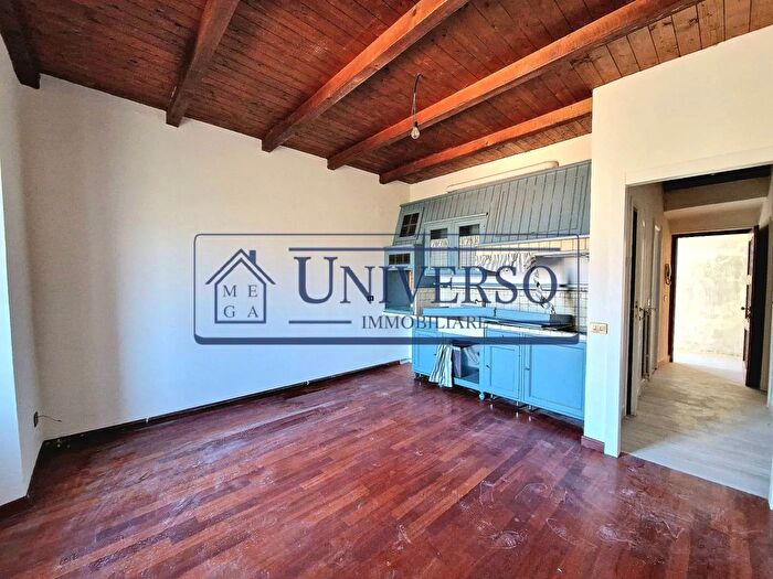 Appartamento trilocale in vendita in Via Maestra aBorgo Priolo, Borgo Priolo