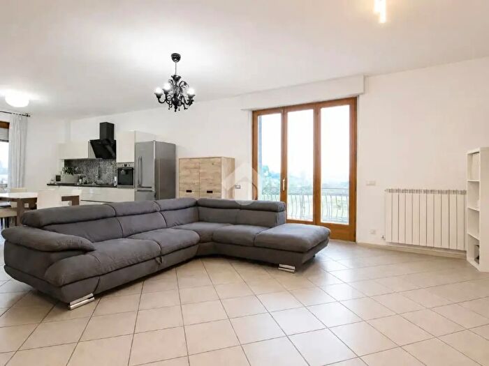 Appartamento con 6 locali in vendita in Via Padre Filippo Colajacono, Loreto