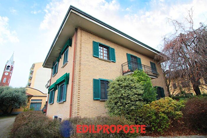 Casa con 7 locali in vendita in Matteotti, Limbiate