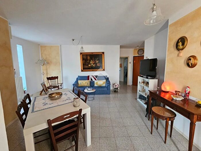 Appartamento con 5 locali in vendita in Gabicce Mare