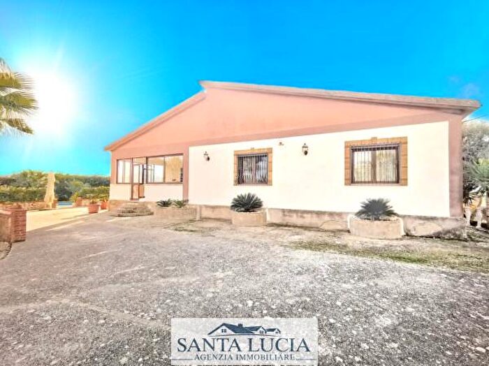 Casa con 5 locali in vendita in Cda Carbuscia, Canicatti