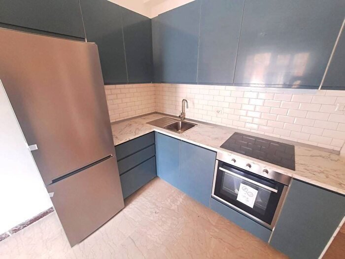 Appartamento trilocale in affitto in Via Capena, Tomba di Nerone, Roma