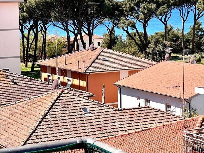 Appartamento quadrilocale in affitto in Via Arturo Toscanini, Zona Nuova Pratoranieri, Follonica