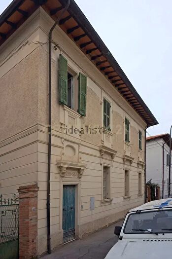 Casa con 14 locali in vendita in Via Bruno Buozzi, Grosseto