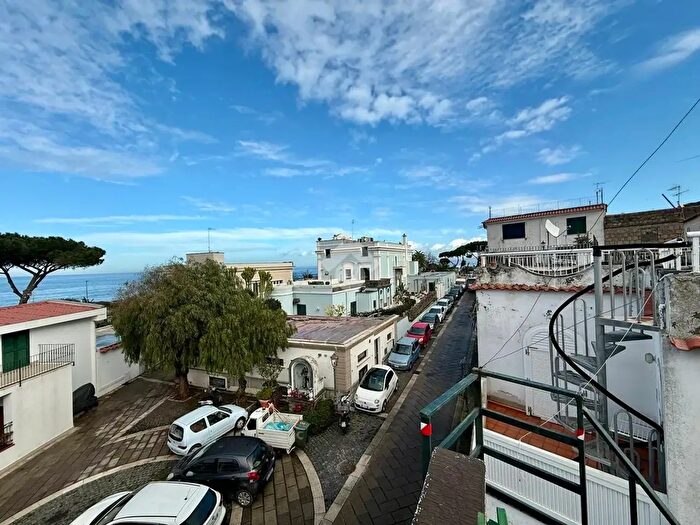 Appartamento trilocale in vendita in Via Zainy, Casamicciola Terme