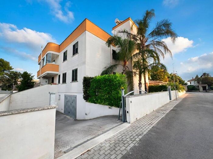Casa con 6 locali in vendita in Via Lecce, Squinzano