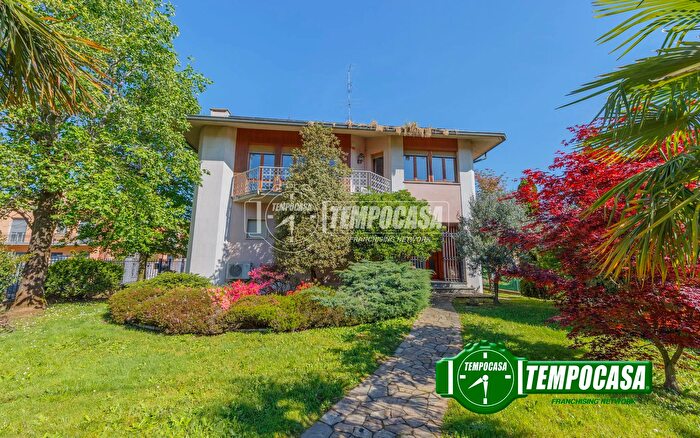 Casa con 6 locali in vendita in Via San Vitale, Siziano