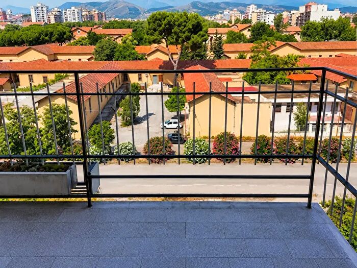 Appartamento con 5 locali in vendita in Via Pindemonte, Palermo
