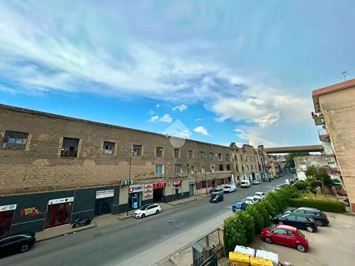 Appartamento trilocale in vendita in Via Traccia a Poggioreale, Napoli