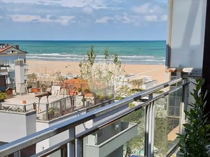 Appartamento trilocale in vendita in Viale Regina Elena, Rimini