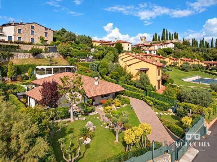 Casa trilocale in vendita in Via Giornate, Soiano, Soiano del Lago