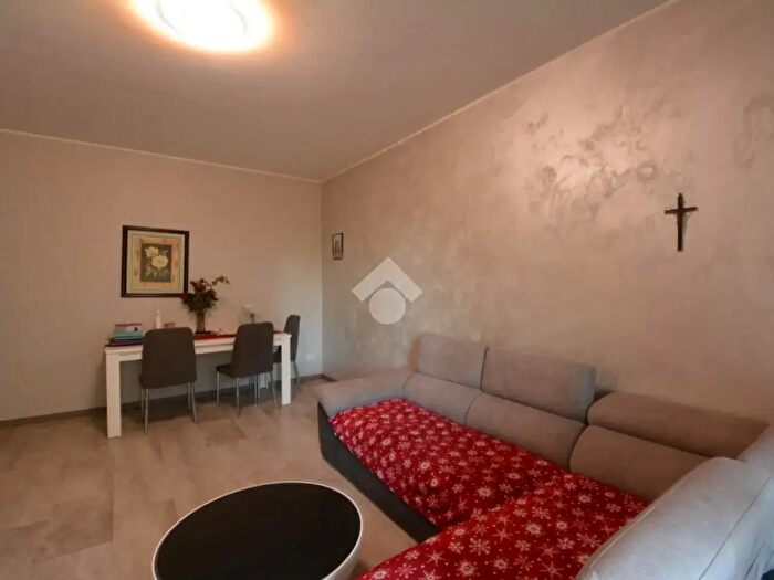 Appartamento trilocale in vendita in Via Veneto, Capriate San Gervasio