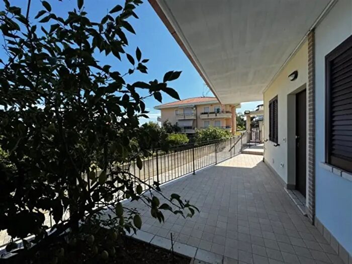 Appartamento quadrilocale in vendita in Contrada Vallevò, Rocca San Giovanni