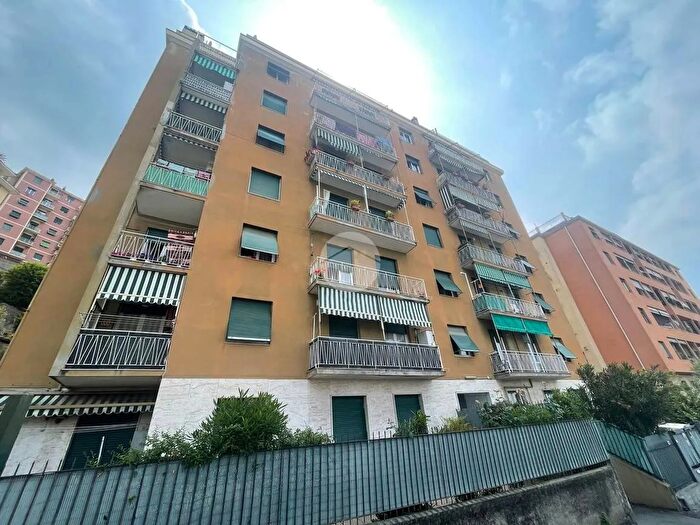 Appartamento quadrilocale in vendita in Via Federico Donaver, Genova