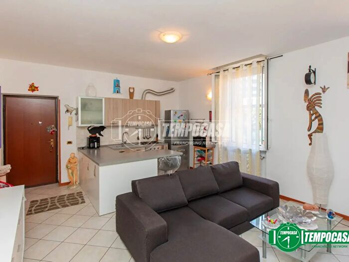 Appartamento trilocale in vendita in Via Feltre, Busto Arsizio