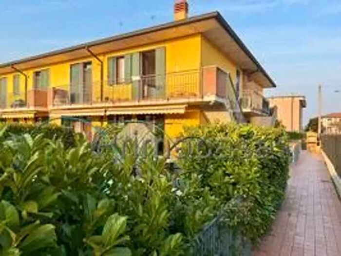 Appartamento con 5 locali in vendita in Via Giuseppe Garibaldi, Bovolone