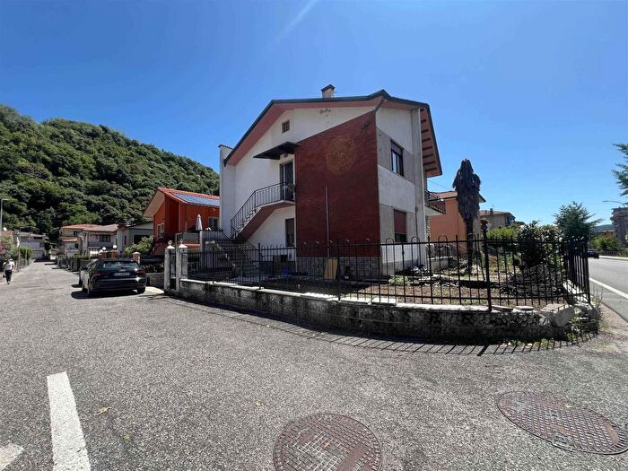 Appartamento con 6 locali in vendita in Via Franco Agello, Chiampo