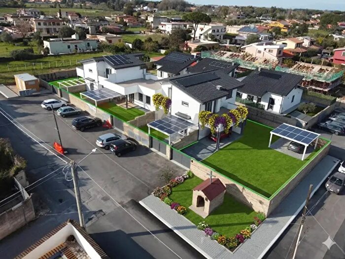 Casa con 6 locali in vendita in Anzio