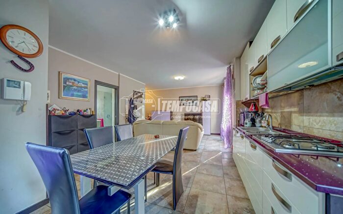 Appartamento bilocale in vendita in Via Santa Chiara, Cairate