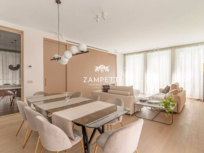 Appartamento con 6 locali in vendita in Viale Belisario, City Life, Milano
