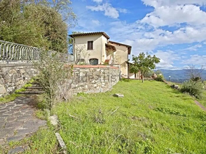 Casa con 9 locali in vendita in Via Costerella, Figline e Incisa Valdarno