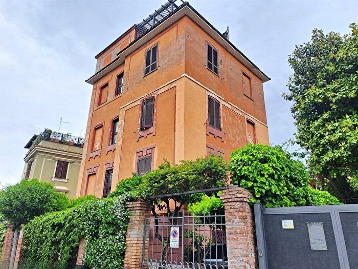 Appartamento trilocale in affitto in Via Metaponto, San Giovanni, Roma