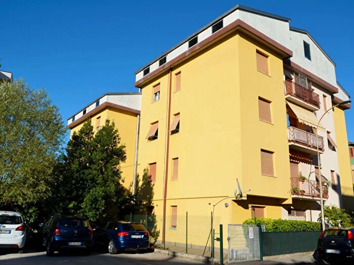 Appartamento con 7 locali in vendita in Via Bassano del Grappa, Falconara Marittima