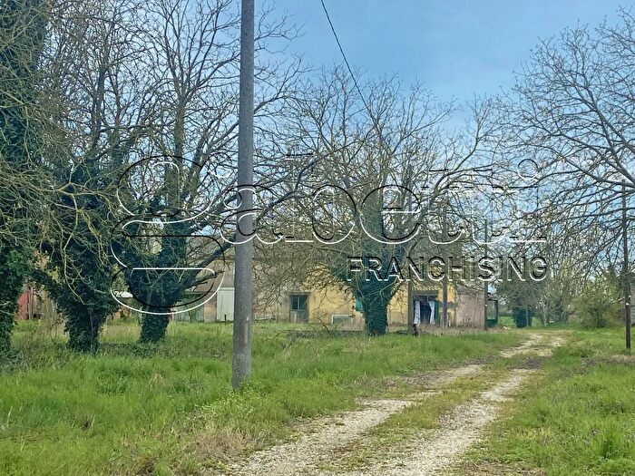 Casa con 8 locali in vendita in Via Selva, Ferrara