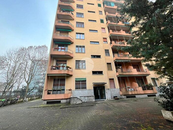 Appartamento bilocale in affitto in Via Degli Astri, Lorenteggio, Milano