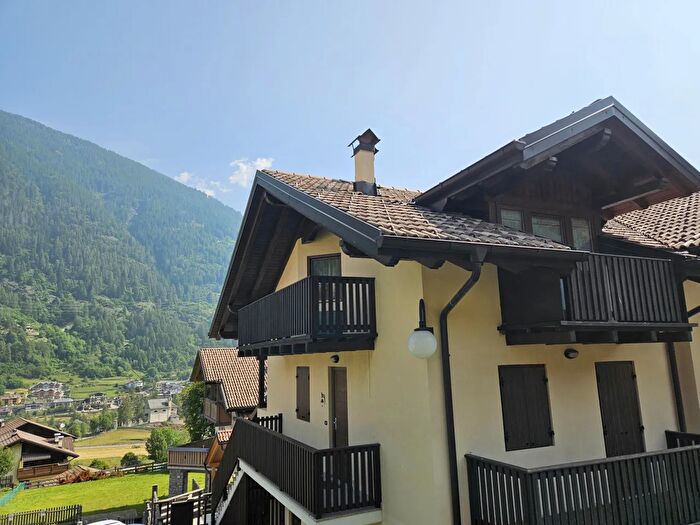 Appartamento quadrilocale in vendita in Strada al Molino N, Ossana