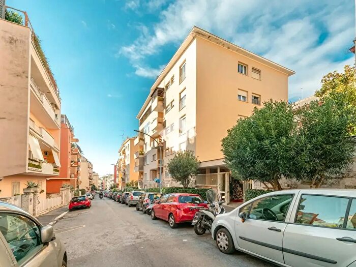 Appartamento trilocale in affitto in Via Anneo Lucano, Roma