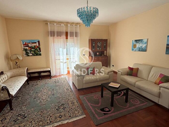 Appartamento con 6 locali in affitto in nazionale pentimele, Archi, Reggio Calabria