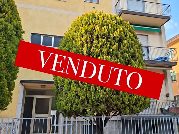 Appartamento trilocale in vendita in Via dei Bevilacqua, Verona