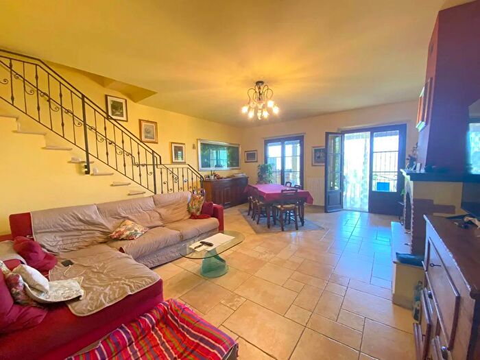 Casa con 5 locali in vendita in Montespertoli