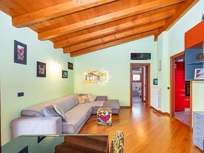 Appartamento trilocale in vendita in Via Italia, Pozzo DAdda