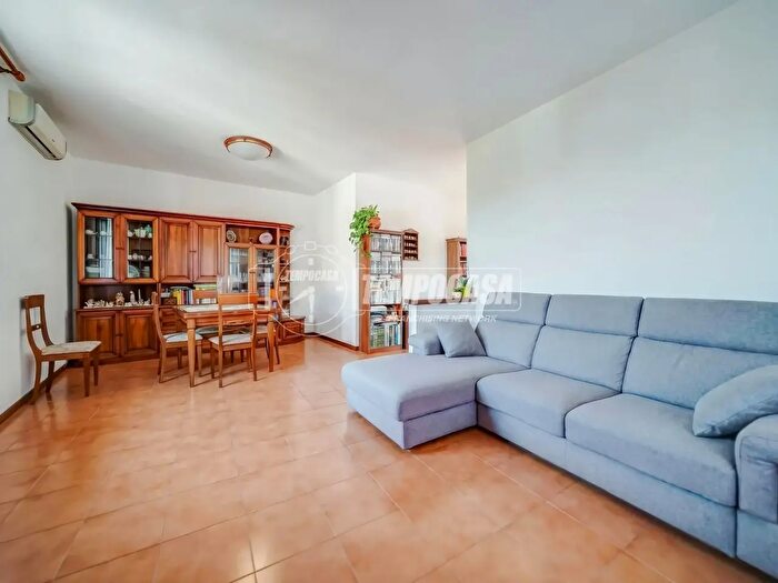 Appartamento quadrilocale in vendita in Piazza Vittorio Veneto, Marano Ticino
